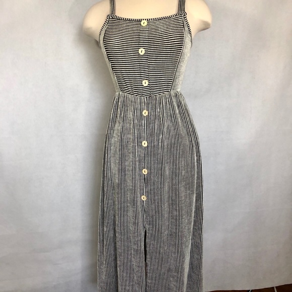 🆕SALE🎉Black & White striped maxi dress - Picture 2 of 8